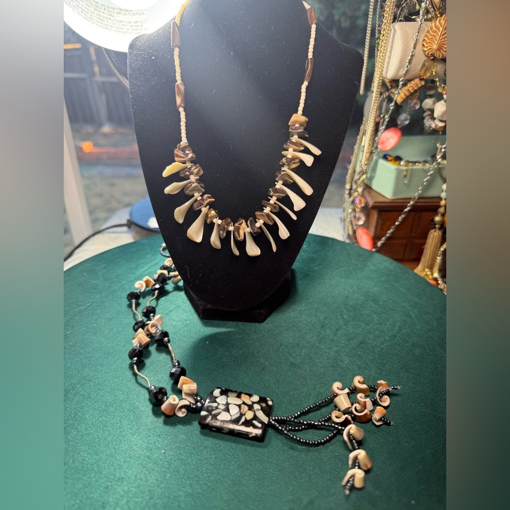 Elegant Black‎ and Cream Necklace Set